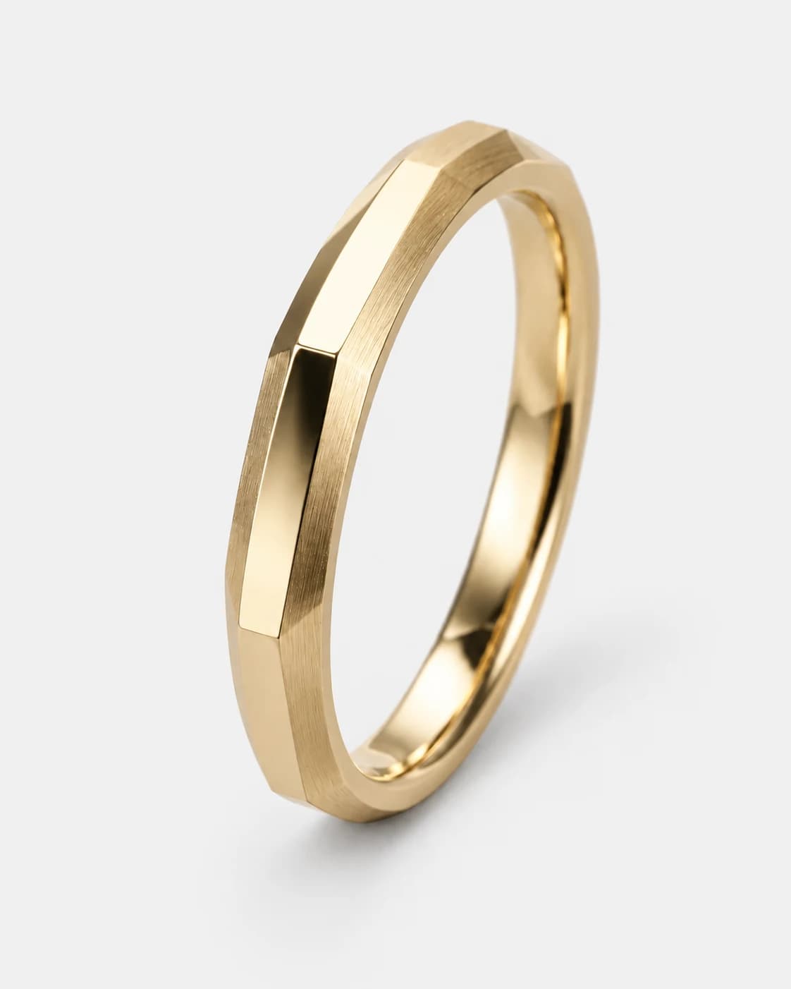 Quad Facet Band, 18k Solid Gold — close-up detail