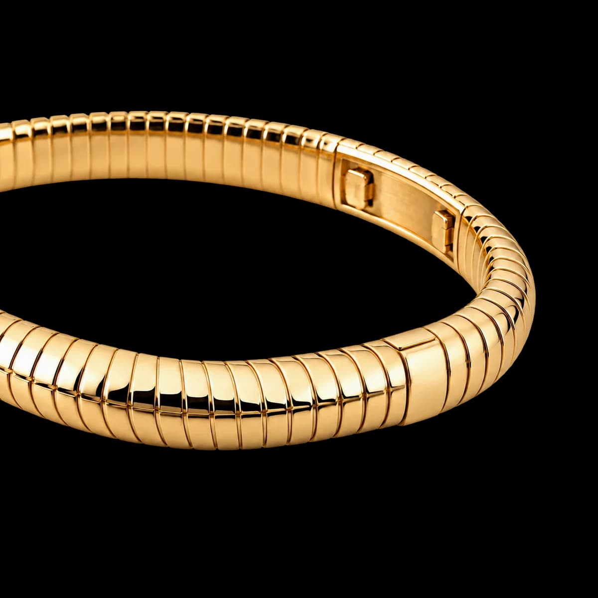 Solid Oval Bangle, 18k Solid Gold — close-up detail